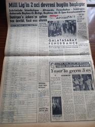 Milliyet Gazetesi - 14 Ocak 1961 - Siyasi Faaliyet Başladı - Ercüment Karacan Köşe Yazısı - 8 Sanık Daha Tahliye Edildi - Yüksek Adalwt Divanı - Ulvi Yenal Serbest Bırakıldı - Turhan Feyzioğlu Dün Tanıklık Yaptı - Osman Bölükbaşı Sürmenaj Oldu- CHP Ve Cumhuriyetçi Köylü Millet Partisi Genel İdare Kurulları Birer Toplantı Yaptı - İsmet İnönü'ye Şeref Beratı Verildi - Büyük Ses Yıldızı Müzeyyen Senar Kazablanka'da -  Çetin Altan Köşe Yazısı - Bulmaca - Hamiyet Yüceses Kazablanka'da - Abdülcanbaz'ın Maceraları Çizgi Roman Çizen Turhan Selçuk - Adana'da Yeni Bir Petrol Kuyusu Bulundu - Sahne Aşkları Çizen Leonard Starr - Boncuk Walt Disney - Demir Yumruk Çizen John C. murphy - Cisco Kid Çizen Jose Salinas Rod Reed- Tombik Çizen Trog - Basketbolda Kritik Maç Galatasaray Fenerbahçe - Ölüme Tuş Olan Şampiyon Yaşar Doğunun Hayatı Yazan Bedirhan Çınar Yazı Dizisi - Milli Ligin 2. Devresi Bugün Başlıyor