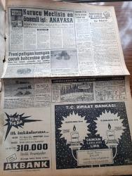 Milliyet Gazetesi - 3 Ocak 1961 - Ulaştırma Bakanı Sıtkı Ulay İstifa Etti - Şekerden Sonra Sigara Fiyatları İndiriliyor - Uşak Olaylarından Sanık 9 Kişi Daha Dün Tevkif Edildi - Kurumlar Vergisi Yüzde 10 Arttırıldı - İstanbul Üniversitesi Rektörü Sıddık Sami Onar 20 Gün İzin Aldı - Salim Başol Dün Ankara'dan Döndü - Laos'un Kuzey Bölgesi Kızılların Eline geçti - Belçika'da Hükümet İle Grevciler Radyo Harbine Başladılar - 7 Memba Suyunun Satışı Men Edildi - Çetin Altan Köşe Yazısı - İstanbul Teknik Üniversite Ankara Radyosu Programı - Kurucu Meclise 3 Gün Kala Yazan İbrahim Örs - Abdülcanbaz'ın Maceraları Çizgi Roman Çizen Turhan Selçuk - İstanbul Belediyesi Tarafından Açılan Yahya Kemal'in Kabri Projesi - Cici Can Çizen Bedri - Sahne Aşkları Çizen Leonard Starr - Doğuda Eğitim Davasını Tek Başına Gerçekleştiren Kadın Sıdıka Avar - Johnny Hazard Çizen Frank Robbins - Tombik Çizen Trog - Allahlık Ali Bey Çizen Swan - İzmirspor'lu Güven Beşiktaş'ta Mukavele İmzaladı - Altay Kulübü