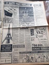 Milliyet Gazetesi - 29 Mayıs 1961 - Anayasası Kabul Edildi - Kore'de Dün 76 Gazete Kapatıldı - 27 Mayıs Devriminin Yıldönümü Kutlandı - Askeri Vasıtadan Atılırken Patlayan Bir Fişek Ruhsar Zırh İsimli Bir Kadını Öldürdü - Diyarbakır'da Bir Petrol Damarı Daha Bulundu - Seyahat Serbestisi Haziran'da Tanınıyor - İstanbul'un 508. Fetih Yıldönümü - Çetin Altan Köşe Yazısı - Bugünkü Burç Falınız - Ankara'da Gece Yapılan 27 Mayıs Kutlamalarında Başkan Cemal Gürsel'de Bulundu - Hedefe Doğru Yeni Bir Adım Anayasa - Abdülcanbaz'ın Maceraları Çizgi Roman Çizen Turhan Selçuk - Yıldız Ve Müşfik Kenter Genco Erkal'la Evdeki Yabancı Komedisinde Fotoğraf - Boncuk Walt Disney - Cisco Kid Çizen Jose Salinas Rod Reed- Allahlık Ali Bey Çizen Swan - Haldun Dormen Tiyatrosu - Ordu Takımımız Dün Hollanda'yı 1 0 Yendi - Dünya Kupası Eleme Maçları İçin A Milliler Bugün Oslo'ya Gidiyor - Atlet Fahir Özgüder Sofya'da Birinci Oldu - Tarihin En Büyük Transferi Yapıldı Barcelona'lı Suarez İtalyan İnternazionale'ye
