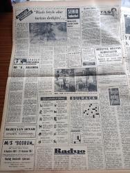 Milliyet Gazetesi - 1 Haziran 1961 - Yeni Anayasa Resmi Gazete İle Yayınlandı - Maliye Bakanı Kemal Kurdaş - Halkın Elindeki Para Piyasaya Aktarılacak - Tevfik İleri Duruşma Salonundaki Atıldı - Kansere Karşı İlaç Bulundu - Beynelmilel Basın Enstitüsü Kongresinde Türk Basın Ahlak Yasası Konuşuldu - Hilton Oteli Mutfağı Mühürlendi - Kennedy'e Paris'te - Tavas'ta Nümayiş Tahriki Yapan 26 Kişi Tevkif Edildi - Ayın Olayı Yeni Anayasa Kabul Edildi - Çetin Altan Köşe Yazısı - Abdülcanbaz'ın Maceraları Çizgi Roman Çizen Turhan Selçuk - Ayın Adamı Fezada 16,5 Dakikalık Seyahat Yapan Alan Shepard - Gary Cooper İstanbul'u Ziyaretinde Hilton'da - Malik Aksel Kimdir - Hayır Doktor Hayır Yazan Margueritte Lees Yazı Dizisi - Maruf Bey Çizen Martin - Boncuk Walt Disney - Cisco Kid Çizen Jose Salinas Rod Reed-- Tombik Çizen Trog - Allahlık Ali Bey Çizen Swan - Ordu Takımımız Dünya Şampiyonu - Bugün Oslo'da Norveç İle Oynuyoruz - Milli Takım Fotoğrafı - Can Bartu -Dünya Güreş Şampiyonası Yarın Başlıyor