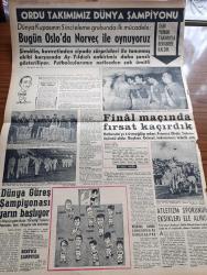 Milliyet Gazetesi - 1 Haziran 1961 - Yeni Anayasa Resmi Gazete İle Yayınlandı - Maliye Bakanı Kemal Kurdaş - Halkın Elindeki Para Piyasaya Aktarılacak - Tevfik İleri Duruşma Salonundaki Atıldı - Kansere Karşı İlaç Bulundu - Beynelmilel Basın Enstitüsü Kongresinde Türk Basın Ahlak Yasası Konuşuldu - Hilton Oteli Mutfağı Mühürlendi - Kennedy'e Paris'te - Tavas'ta Nümayiş Tahriki Yapan 26 Kişi Tevkif Edildi - Ayın Olayı Yeni Anayasa Kabul Edildi - Çetin Altan Köşe Yazısı - Abdülcanbaz'ın Maceraları Çizgi Roman Çizen Turhan Selçuk - Ayın Adamı Fezada 16,5 Dakikalık Seyahat Yapan Alan Shepard - Gary Cooper İstanbul'u Ziyaretinde Hilton'da - Malik Aksel Kimdir - Hayır Doktor Hayır Yazan Margueritte Lees Yazı Dizisi - Maruf Bey Çizen Martin - Boncuk Walt Disney - Cisco Kid Çizen Jose Salinas Rod Reed-- Tombik Çizen Trog - Allahlık Ali Bey Çizen Swan - Ordu Takımımız Dünya Şampiyonu - Bugün Oslo'da Norveç İle Oynuyoruz - Milli Takım Fotoğrafı - Can Bartu -Dünya Güreş Şampiyonası Yarın Başlıyor