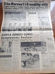 Milliyet Gazetesi - 2 Haziran 1961 - İğneada Açıklarında Ve Beynelmilel Sularda Bulgarlar 3 Motorumuzla 17 Balıkçıyı Tevkif Ettiler -  Avni Güzey - Süleyman Demir - Sabık Mebusların Sorgusu Başladı - Tevfik İleri'nin Yassıada'da Duruşmadan Çıkarılışı - Bakanlar Kurulunun İki Mühim Kararı Buğday'a 5 Kuruş Zam Dışarıya Seyahat Serbest - Hava Kuvvetlerinin 50. Yıldönümü Dün Kutlandı - Bugünkü Burç Falınız - İstanbul Ankara Teknik Üniversite Radyosu Programı - Çetin Altan Köşe Yazısı - İstanbul'da Yeni Bir Araç Kangurino - Bir Diktatör Daha Öldürüldü Rafael Trujillo - Lastik İş Kolunda 700 Deri Ve Debağ İşyerlerinde 500 İşçinin İşlerine Son Verildi - Abdülcanbaz'ın Maceraları Çizgi Roman Çizen Turhan Selçuk - Cici Can Çizen Bedri - Sahne Aşkları Çizen Leonard Starr - Maruf Bey Çizen Martin - Cisco Kid Çizen Jose Salinas Rod Reed- Tombik Çizen Trog - Dünya Kupası Eleme Maçında Norveçi 1 0 Mağlup Ettik - Dünya Serbest Güreş Şampiyonası Başlıyor - Güreşçi Cemal Yanılmaz-Güreşçi Yunus Pehlivan