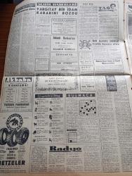 Milliyet Gazetesi - 26 Ekim 1960 - İlk Gizli Oturum Dün Yapıldı - 25 Dakika Süren Oturumda İki Milli Emniyet Müfettişi Dinlendi Athenagoras Aydınlatıcı Bir İfade Vermedi - Maliye Bakanı Ekrem Alican Da Dünkü Duruşmada 6 6 Eylül Olaylarını Anlattı - Düşükler Yassıada'da Filmi Gösteriliyor - Yedek Subay Kanunu Tadil Edilebilecek - Devlet Ve Hükümet Başkanı Cemal Gürsel Adalet Ne Derse O Olacak Dedi - Bugünkü Burç Falınız - Çetin Altan Köşe Yazısı - A Milli Takımı Beyoğluspor'u 4 0 Yendi - Galatasaray Karagümrük İçin Kampa Giriyor - Wembley Stadında İngiltere İspanya Maçı - Abdülcanbaz'ın Maceraları Çizgi Roman Çizen Turhan Selçuk - Yakut Gözlü Kedi Yazan Ümit Deniz Yazı Dizisi - Cici Can Çizen Bedri -  Sahne Aşkları Çizen Leonard Starr - Demir Yumruk Çizen John C. Murphy - Cisco Kid Çizen Jose Salinas Rod Reed- Tombik Çizen Trog - Bedri'nin Fırçasından Yassıada İntibaları - Halit Kıvanç Yassıada'dan Bildiriyor - Yüksek Adalet Divanındaki 11 Davanın Sırası Belli Oldu-  Adnan Menderes