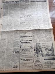 Milliyet Gazetesi - 26 Ekim 1960 - İlk Gizli Oturum Dün Yapıldı - 25 Dakika Süren Oturumda İki Milli Emniyet Müfettişi Dinlendi Athenagoras Aydınlatıcı Bir İfade Vermedi - Maliye Bakanı Ekrem Alican Da Dünkü Duruşmada 6 6 Eylül Olaylarını Anlattı - Düşükler Yassıada'da Filmi Gösteriliyor - Yedek Subay Kanunu Tadil Edilebilecek - Devlet Ve Hükümet Başkanı Cemal Gürsel Adalet Ne Derse O Olacak Dedi - Bugünkü Burç Falınız - Çetin Altan Köşe Yazısı - A Milli Takımı Beyoğluspor'u 4 0 Yendi - Galatasaray Karagümrük İçin Kampa Giriyor - Wembley Stadında İngiltere İspanya Maçı - Abdülcanbaz'ın Maceraları Çizgi Roman Çizen Turhan Selçuk - Yakut Gözlü Kedi Yazan Ümit Deniz Yazı Dizisi - Cici Can Çizen Bedri -  Sahne Aşkları Çizen Leonard Starr - Demir Yumruk Çizen John C. Murphy - Cisco Kid Çizen Jose Salinas Rod Reed- Tombik Çizen Trog - Bedri'nin Fırçasından Yassıada İntibaları - Halit Kıvanç Yassıada'dan Bildiriyor - Yüksek Adalet Divanındaki 11 Davanın Sırası Belli Oldu-  Adnan Menderes