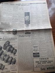 Milliyet Gazetesi - 19 Mayıs 1961 - 19 Mayıs Gençlik Ve Spor Bayramı - Milli Birlik Komitesi Anayasa'da Bazı Değişiklik Yaptı - Cemal Gürsel Gloucester Dük'üne Yemek Verdi - Yassıada Duruşmasında Baş Sanıklar Birbirine Düştü - Refik Koraltan ve Ethem Menderes'in Tuttuğu Hatıra Defterleri Celal Bayar Ve Samet Ağaoğlu'nu Kızdırdı - Sinop'ta Türk Ve Amerikan Askerleri Arasında Kavga Çıktı Bir Er Şehit Oldu - Dinimizde Reform Kemalizm Kitabı Yazarı Osman Nuri Çerman Fikirlerini Açıkladı - Grev Yapan 40 Şoför Nezaret Altına Alındı - Çetin Altan Köşe Yazısı - Bugünkü Burç Falınız - Kapsülde Bekleyiş Yazan Alan Shepard - Sanat Enstitüsü Yerine Teknik Lise İsteniyor - Abdülcanbaz'ın Maceraları Çizgi Roman Çizen Turhan Selçuk - İzmir'de Homoseksüellik Tesbit Ediliyor - Boncuk Walt Disney -  Anıtkabir Olayının Kahramanı Remziye Baturbaygil 19 Mayıs 1960'ı Anlatıyor - Balkanların En Modern Cezaevi Sağmalcılar'da Olacak - Yılın Sporcusu Mithat Bayrak Bugün Kupasını Alıyor - Şeref Has