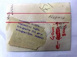 AZİZ NESİN'İN ORİJİNAL FOTOĞRAFI - 12 x 9 cm EBADINDA - SİYAH & BEYAZ - AZİZ NESİN (THA) TÜRKİYE YAZARLAR SENDİKASININ DÜZENLEDİĞİ TELİF HAKLARI SEMİNERİNDE KÜRSÜDE KONUŞMA YAPARKEN