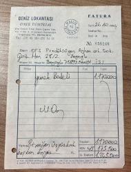 YEMEK FATURASI - 26 EKİM 1994 - DENİZ LOKANTASI - ÖMER DEMİRTAŞ - 4.LEVENT, İSTANBUL - OSMAN FAHİR SEDEN, O.F.S. PRODÜKSİYON - BEYOĞLU, İSTANBUL - ISLAK İMZALI, KAŞELİ - 13 x 19 cm EBATLI ORİJİNAL FATURA - TÜRK SİNEMA - FİLM TARİHİ