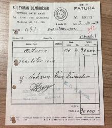 OTOMOBİL MOTORİN FATURASI - 3 EKİM 1987 - SÜLEYMAN DEMİRHİSAR - PETROL OFİSİ BAYİİ - MUDANYA, BURSA - OSMAN FAHİR SEDEN, O.F.S. PRODÜKSİYON - BEYOĞLU, İSTANBUL - ISLAK İMZALI, KAŞELİ - 13 x 19 cm EBATLI ORİJİNAL FATURA - TÜRK SİNEMA - FİLM TARİHİ