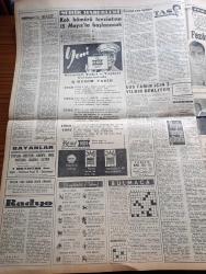 Milliyet Gazetesi - 1 Mayıs 1961 - Kartal'da Kurtalan Ekspresine Bindiren Banliyö Treninin 4 Vagonu Birbirine Geçti 14 Ölü 44 Yolcu Yaralı - Tren Kazası Fotoğraf - Tren Kazasında Ölenler - Trenin İkinci Vagonunda Bulunan Feriköy Hürriyet Ateşi Gençlik Kulübü - Abdi İpekçi Köşe Yazısı - Yuvarlak Masa Toplantısına Yazan Çetin Altan - Denizcilik Bankasının Sus Gemisi Tamir İçin 3 Yıldır Bekliyor - DYO Boya - Ayın Adamı Yahudi Kasabı Adolf Eichmann - Ayın Olayı Yuri Gagarin'in Fezaya Gidişi - Ayın Diğer Olayları Küba Harekatı Ve Cezayir'deki İsyan - Maruf Bey Çizen Martin - Cisco Kid Çizen Jose Salinas Rod Reed-- Tombik Çizen Trog - İtfaiyesi Olmayan Tunceli'nin Çarşısı Dün Tamamen Yandı - Milli Birlik Komitesi Osman Köksal Devrime Leke Sürenlere İhtarda Bulundu - Basketbol Milli Takımımız Çekleri 77 70 Mağlup Etti - Galatasaray Recep Adanır'ın Golü İle Galip Geldi - Spor Toto Neticeleri - Beşiktaş 1 Altınordu 0 - Beykoz İzmir'den 3  Puanla Dönüyor - Milli Ligde Puan Cetveli