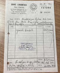 YEMEK FATURASI - 22 EKİM 1994 - DENİZ LOKANTASI - ÖMER DEMİRTAŞ - 4.LEVENT, İSTANBUL - OSMAN FAHİR SEDEN, O.F.S. PRODÜKSİYON - BEYOĞLU, İSTANBUL - ISLAK İMZALI, KAŞELİ - 13 x 19 cm EBATLI ORİJİNAL FATURA - TÜRK SİNEMA - FİLM TARİHİ