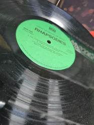 FEATURING ARTHUR FIEDLER AND BOSTON POPS ORCHESTRA - GREAT MOMENTS OF MUSIC