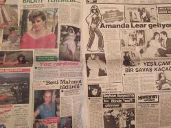 Haftanın Sesi Haftalık Magazin ve Siyasi Aktüalite Gazetesi - 10 Ağustos 1984 - Sayı:32 - Türkan Şoray - Bülent Ersoy - Cihan Ünal - Melih Gülgen - Kadir İnanır - Harika Avcı - Fahrettin Aslan - Müşerref Tezcan - Amanda Lear geliyor! - Ahmet sabahi - Hülya Meriç - Beyhan Baysal - Kalça çıkıklığı, cahalet sakatlığıdır - Emel Özçelik - Ümit Besen - Şimdi hepsi, ayrı telden çalıyor - Ali Kocabekir - Zerrin Özer - Kadri Yurdatap - Aynur Aydan - Bu da, şanssız at! - Biz... Siz.... Onlar... - Robert Morgan - Çiğdem Kaymak - Tansel Akkaya - Nazlı Soyalp - Tarot Falınız - Türk sinemasında ''ilk''ler - Beni Gözümden Öp - Mehmet İhsan Yalçın - Selma Güneri - Sevda Karaca - Kenan Kalav - Yaprak Özdemiroğlu - Hülya Sözer - Yıldırım Gürses - Derya Tuna - Bu ne cesaret! - İbrahim Tatlıses - Perihan Savaş - Melek Zübeyde - Mintax Deterjan Reklamı fotoğraf ve haberi - Tam Takım Gazete