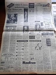 Milliyet Gazetesi - 24 Mayıs 1961 - Ege'de Şiddetli Deprem Can Kaybı Yok - Bütün Bölgede Hissedilen Deprem Neticesi 53 Ev Yıkıldı - Karma Komisyon Anayasa Tasarısı Üzerindeki Müzakerelerini Bugün Bitirecek - Piyasa Durgunluğu Önleyici Tedbirler - Sabık Bakanların Sorguları Başladı - Yassıada Duruşmaları Haziran Sonunda Bitiyor - Ankara'da Sinema Sarkıntılıklarına Karşı Teoman Planı - Çetin Altan Köşe Yazısı - Bir Asır Yaşamasını Bilen Şükrü Yalçınkaya Çavuş - Kültür Savaşı Yapan Albay İzzet Erkan - Kıymetli Ses Sanatkarı Abdullah Yüce - Kore Hükümeti 3000 Fahişeyi Tevkif Etti - Abdülcanbaz'ın Maceraları Çizgi Roman Çizen Turhan Selçuk - Sularımızda Mebzül Bir Balık Kalkan - Hayır Doktor Hayır Yazan Margueritte Lees Yazı Dizisi - Cici Can Çizen Bedri - Sahne Aşkları Çizen Leonard Starr - Maruf Bey Çizen Martin - Johnny Hazard Çizen Frank Robbins - Cisco Kid Çizen Jose Salinas Rod Reed - Tombik Çizen Trog - Futbol Federasyonu Başkanı Muhterem Özyurt'un Gündüz Kılıç'a Cevabı Sert Oldu