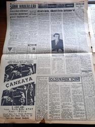 Dünya Gazetesi - 30 Aralık 1960 - Memur Maaşlarına Dair Yazan Falih Rıfkı Atay Köşe Yazısı - Cemal Gürsel Dün Basın Toplantısı Yaptı - Türk Tipi Kamyon Fabrikası Kurma İmkanı Araştırılıyor - Üniversiteler Üyelerini Seçtiler - Devlet Ve Hükümet Başkanı Cemal Gürsel'in Seçeceği Üyeler Belli Oldu - Yılbaşı Dolayısıyla Yassıada'da Salı Gününe Kadar Duruşma Yok - Evet'lerin Hayır'ların Antigone'si Yazan Adnan Benk - Antigone Türkçesi Orhan Veli Kanık Sahneye Koyan Yıldız Kenter Oyuncular Genco Erkal Sadri alışık Müşfik Kenter -  Cezayir'de Dün Yeni Karışıklıklar Oldu - Atatürk Devri Hatıraları - Sahneden İdam Hücresine Yazan Sadi Tek Yazı Dizisi - Lindi Çizgi Roman - Roy Rogers Çizgi Roman - Yargıç Parker Çizgi Roman - Dr. Çat Çizen Bozz - Ali İpar - Fatin Rüştü Zorlu - Hakkı Yeten Beşiktaş Kazanacak Dedi - Turgay Şeren'in Durumu Bugün Anlaşılacak - Müzahir Sille Ve Tan Tarı'ya Müsaade Edilmedi - Hentbol Şampiyonası - Galatasaray Kampta - İzmirspor altınordu Ve Göztepe Kampta