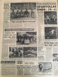 HÜRRİYET GAZETESİ 8 AĞUSTOS 1965 YIL :18 SAYI :6204--Erim :Ortanın solunda olmakla övünüyoruz dedi ---Yeni evli genç randevu evinde yakalanınca ağlamaya başladı --M.P Kepir için olur Dağlı için olmaz dedi fakat iki CKMP li Bakanın Tayinleri Çıkarıldı --Şortlu kızlarla bardakçı köylüleri elele çalışıyorlar --Hülya Koçyiğit sarışın oldu --Paraşütü sürüklenen bir kızımız daha duvara çarpa çarpa öldü---Sophia : Bir eseri bütünü ile ele almak lazımdır --Dolgun vücutlu kadın sırtında bit yarışı --Rumlar Türk Kesimine Giden Otobüslerden benzin çalıyor ---Birsel Film 1965-1966 sezonu için büyük fedakarlıklar hazırladığı prodüksiyonu  sayın seyircilerine  iftihara sunar ---İspanyollar  önde :73-43---Piri Reis Kupası yelken yarışı bugün yapılıyor ---Ergun Öztuna Avusturya da oynadığı ilk hazırlık maçında penaltıdan bir de gol attı --Prens Sabahattin Korusunda Yangın --7 Yerde bugün belediye reisi seçimi yapılacak --Ürgüplü yarın sabah Rusya ya hareket ediyor --