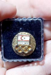 KKTC MİLLİ OLİMPİYAT KOMİTESİ ROZETİ Saklama kutusunda