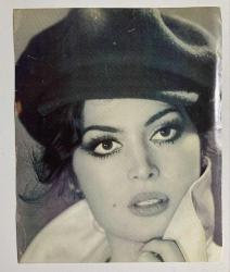 TÜRKAN ŞORAY FOTOĞRAFI, TIPKI BASIM, 29 x 24 cm EBADINDA