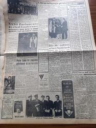 Dünya Gazetesi - 24 Kasım 1960 - Partilerin Mali Ve İdari Faaliyeti Önlenemeyecek - Türkiye'nin Büyük İşleri Yazan Falih Rıfkı Atay Köşe Yazısı - Karısı Adnan Menderes'le Yassıada'da Görüştü - Atfedilen Son Milli Birlik Komitesi Üyesi Emekli Kurmay Binbaşı Orhan Erkanlı Dün Gönderildi - Geyikli Olayları Sanıkları Dün Tahliye Edildi - Affedilen Öğretim Üyeleri İçin Rektör Sıddık Sami Onar Rektör Ümitli - Eski Ve Düşük Uşak Valisi İlhan Engin Tevkif Edildi - Parisli Metres Yazan Jean Freustie Yazı Dizisi - Belediye Şehir Tiyatroları 9 Eser Hazırlıyor - NATO Parlamento Üyeleri Konferansı - Marilyn Monroe ve Kocası Arthur Miller'in Boşanma Kararı - Sandra Çizgi Roman - Lindi Çizgi Roman - Roy Rogers Çizgi Roman - Yargıç Parker Çizgi Roman - Dr. Çat Çizen Bozz - Galatasaray 72 Olimpiyakos 41 - Fenerbahçe Ve Milli Takım Forveti Yazan Rıdvan Yelekçi
