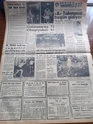 Dünya Gazetesi - 24 Kasım 1960 - Partilerin Mali Ve İdari Faaliyeti Önlenemeyecek - Türkiye'nin Büyük İşleri Yazan Falih Rıfkı Atay Köşe Yazısı - Karısı Adnan Menderes'le Yassıada'da Görüştü - Atfedilen Son Milli Birlik Komitesi Üyesi Emekli Kurmay Binbaşı Orhan Erkanlı Dün Gönderildi - Geyikli Olayları Sanıkları Dün Tahliye Edildi - Affedilen Öğretim Üyeleri İçin Rektör Sıddık Sami Onar Rektör Ümitli - Eski Ve Düşük Uşak Valisi İlhan Engin Tevkif Edildi - Parisli Metres Yazan Jean Freustie Yazı Dizisi - Belediye Şehir Tiyatroları 9 Eser Hazırlıyor - NATO Parlamento Üyeleri Konferansı - Marilyn Monroe ve Kocası Arthur Miller'in Boşanma Kararı - Sandra Çizgi Roman - Lindi Çizgi Roman - Roy Rogers Çizgi Roman - Yargıç Parker Çizgi Roman - Dr. Çat Çizen Bozz - Galatasaray 72 Olimpiyakos 41 - Fenerbahçe Ve Milli Takım Forveti Yazan Rıdvan Yelekçi