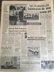 HÜRRİYET GAZETESİ 3 AĞUSTOS 1965 YIL :18 SAYI : 6199--CKMP Genel Başkanı: Türkeş in ilk emri kravat takınız ---Yunan Dışişleri Bakanı ,Kıbrıs İşini Dostlukla Halledelim Dedi --Beli  sıkılan tavşan ıslık çalınca ,hırsız üçüncü kattan atladı ---İnönü ,Kıbrıs için hükümeti ikaz ediyor ---185 Türk Münih te  Çöpçülük Yapıyor ---Seçim faaliyetleri bu sabah  başlıyor --Bir ruh hastası  yengesini bıçakladı --Hormon tedavisi gören kadın yediz doğurmuş ---Cesedi denizden çıkarılan Ege aşçısının karısı kocam öldürüldü ---Kervan Film :196-1966  senesinin şaheserleri iftarla sunar ---Akdeniz kıyısındaki Fransız sayfiye kasabaları yanıyor ---Zeki Müren  :Son Kongresi 6 Ağustos --Sebze ve meyve boykotu geri tepti ---Galatasaray da yeni sezonu açtı --Seyinci Sion un yegane kuvvetidir ---Antrenör Hold ,Anderlecht Espanol maçını seyredecek --Beşiktaş ı yeni sezonda en iyi takım olarak seyredeceksiniz --Ölümden dönen ünlü film yıldızı 4. çocuğunu dünyaya getirmek üzere --