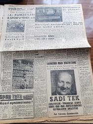 Dünya Gazetesi - 26 Ekim 1960 - Yassıada'da Divan Gizli Oturum Yaptı - Başsavcının Halen Görevli Bulunan Milli Emniyet Mensubu Tanıklarının Gizli Oturumda Dinlenmeleri İstedi - Athenagoras İfade Veriyor - 6 7 Eylül Davası - Adnan Menderes - Celal Bayar - İsmet İnönü'ye Tezahürat - Erzurum'da Cemal Gürsel Adalet Ne Derse O Olacaktır Dedi - Gençlere Kan Verdirmeyen Eski Demokrat Partili Doktor Bedri Bozoğlu Yargılandı - Türkiye Müşterek Pazar'a Alınmadı - Toprak Mahsulleri Ofisi Francalık Un Vermesi İstendi - Parisli Metres Yazan Jean Freustie Yazı Dizisi - A Milli Takım Namzetleri Beyoğluspor'u Yendi - İstanbul'un Nüfusu 1.902.488 e Ulaştı - Hürriyet Anıtının Yeri Tesbit Edildi - Grip İçin Yeni İlaç Bulundu - Sandra Çizgi Roman - Roy Rogers Çizgi Roman - Lindi Çizgi Roman - Yargıç Parker Çizgi Roman - Af Bayramdan Önce Çıkacak - İzmir Sabah Postası Gazetesi Başyazarı Orhan Rahmi Gökçe İfade Veriyor