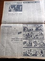 Dünya Gazetesi - 26 Ekim 1960 - Yassıada'da Divan Gizli Oturum Yaptı - Başsavcının Halen Görevli Bulunan Milli Emniyet Mensubu Tanıklarının Gizli Oturumda Dinlenmeleri İstedi - Athenagoras İfade Veriyor - 6 7 Eylül Davası - Adnan Menderes - Celal Bayar - İsmet İnönü'ye Tezahürat - Erzurum'da Cemal Gürsel Adalet Ne Derse O Olacaktır Dedi - Gençlere Kan Verdirmeyen Eski Demokrat Partili Doktor Bedri Bozoğlu Yargılandı - Türkiye Müşterek Pazar'a Alınmadı - Toprak Mahsulleri Ofisi Francalık Un Vermesi İstendi - Parisli Metres Yazan Jean Freustie Yazı Dizisi - A Milli Takım Namzetleri Beyoğluspor'u Yendi - İstanbul'un Nüfusu 1.902.488 e Ulaştı - Hürriyet Anıtının Yeri Tesbit Edildi - Grip İçin Yeni İlaç Bulundu - Sandra Çizgi Roman - Roy Rogers Çizgi Roman - Lindi Çizgi Roman - Yargıç Parker Çizgi Roman - Af Bayramdan Önce Çıkacak - İzmir Sabah Postası Gazetesi Başyazarı Orhan Rahmi Gökçe İfade Veriyor