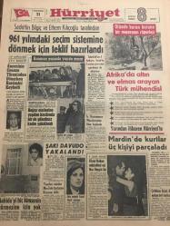HÜRRİYET GAZETESİ 11 ŞUBAT 1967 YIL :19 SAYI :6749--961 Yılındaki seçim sistemine dönmek için teklif hazırlandı --Annesinin cenaze töreninden dönerken kardeşini kaybetti --Boğaz otellerine yapılan baskında bir de günahsız kadın yakalandı --Afrika da altın ve elmas arayan Türk mühendisi ---Şaki Davudo yakalandı ---Mardin de kurtlar üç kişiyi parçaladı --Nahide yi hiç kimsenin görmesine izin yok --Yapılan zamlar mecliste tartışma konusu oldu --Fikret Hakan müstakbel eşi Nur Vergin ile ---Yolcu salonu karşısında 6 katlı modern bir otopark yapılıyor ---Almanya da çalışan Türk ve Yunan işçileri uyuşturucu maddelere düşkünmüş ---Sevim Şengül : İftarla Sunar --Beşiktaş -İzmirspor --Fenerbahçe Bugün İzmir e Gidiyor --Marmara Bisiklet Turu na bu sene 17 memleket  çağrıldı --Türkan Şoray'a  oynanan oyun -- Bir aşk daha sona erdi :Keramet Nikahta değil boşanmakta -- Gene Pitney evlendi --Seks sembolü Raguel Welch  evleniyor --