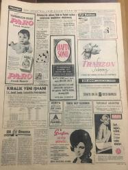 HÜRRİYET GAZETESİ 11 ŞUBAT 1967 YIL :19 SAYI :6749--961 Yılındaki seçim sistemine dönmek için teklif hazırlandı --Annesinin cenaze töreninden dönerken kardeşini kaybetti --Boğaz otellerine yapılan baskında bir de günahsız kadın yakalandı --Afrika da altın ve elmas arayan Türk mühendisi ---Şaki Davudo yakalandı ---Mardin de kurtlar üç kişiyi parçaladı --Nahide yi hiç kimsenin görmesine izin yok --Yapılan zamlar mecliste tartışma konusu oldu --Fikret Hakan müstakbel eşi Nur Vergin ile ---Yolcu salonu karşısında 6 katlı modern bir otopark yapılıyor ---Almanya da çalışan Türk ve Yunan işçileri uyuşturucu maddelere düşkünmüş ---Sevim Şengül : İftarla Sunar --Beşiktaş -İzmirspor --Fenerbahçe Bugün İzmir e Gidiyor --Marmara Bisiklet Turu na bu sene 17 memleket  çağrıldı --Türkan Şoray'a  oynanan oyun -- Bir aşk daha sona erdi :Keramet Nikahta değil boşanmakta -- Gene Pitney evlendi --Seks sembolü Raguel Welch  evleniyor --