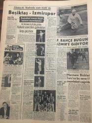 HÜRRİYET GAZETESİ 11 ŞUBAT 1967 YIL :19 SAYI :6749--961 Yılındaki seçim sistemine dönmek için teklif hazırlandı --Annesinin cenaze töreninden dönerken kardeşini kaybetti --Boğaz otellerine yapılan baskında bir de günahsız kadın yakalandı --Afrika da altın ve elmas arayan Türk mühendisi ---Şaki Davudo yakalandı ---Mardin de kurtlar üç kişiyi parçaladı --Nahide yi hiç kimsenin görmesine izin yok --Yapılan zamlar mecliste tartışma konusu oldu --Fikret Hakan müstakbel eşi Nur Vergin ile ---Yolcu salonu karşısında 6 katlı modern bir otopark yapılıyor ---Almanya da çalışan Türk ve Yunan işçileri uyuşturucu maddelere düşkünmüş ---Sevim Şengül : İftarla Sunar --Beşiktaş -İzmirspor --Fenerbahçe Bugün İzmir e Gidiyor --Marmara Bisiklet Turu na bu sene 17 memleket  çağrıldı --Türkan Şoray'a  oynanan oyun -- Bir aşk daha sona erdi :Keramet Nikahta değil boşanmakta -- Gene Pitney evlendi --Seks sembolü Raguel Welch  evleniyor --