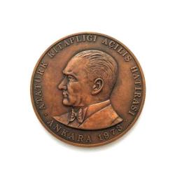 YAPI VE KREDİ BANKASI 1973 YILI ATATÜRK KİTAPLIĞI AÇILIŞI HATIRA BRONZ MADALYON-60 mm.