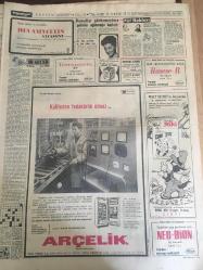 HÜRRİYET GAZETESİ 4 MAYIS 1966 YIL :19 SAYI :6468---Siyasi mütareke bir gün daha uzatıldı --Dünyayı haraca kesen Muhittin kızlar sayesinde milyonlar kazandı ---Denizli den selden on beş ev yıkıldı --Karakaçan bulununca Yaşar lar piyangodan para çıkmış gibi sevindi --Günlük kirası beş lira olan çocuk emanet evi açıldı --Donjuan Hasan Tövbekar olup cezaevinden  tahliye edildi --2 Ay filmlerden uzak kalacak olan aktörün işleri altüst oldu ---Adam edemediği oğlunu ıslah evine kapatacak ---Toto da 13 bilenler 23 bin  lira alacak ---8 Belediye görevlisinin vazifelerine son verildi ---Damatlar  görünmeyince gelinler ağlamağa başladı ---Fenerbahçe ,Denizli de Karagücü ile oynuyor ---Balkan Şampiyonası na katılacak Milli Boks Takımı adayları belli oldu --Güreşçiler fazla kilolarını attılar --Yunan kızları soyunmayı öğreniyor --8 kere yenişemeyen ünlü oyuncuları  60 milyon Moskovalı radyo ve televizyonlarıyla izliyorlar ---Kısa etek modası  şimdi de gelinlere sirayet etti ---