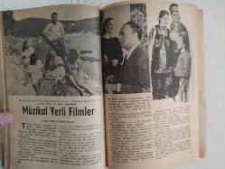 Resimli Radyo Dünyası Aktüalite Sinema Tiyatro Müzik ve Magazin Dergisi - 1952 Yıllığı - Perihan Sözeri - Safiye Ayla, Afife Edipoğlu, Mualla Mukadder, Akile Artun, Suzan Güven, Ahmet Üstün, Gazanfer Bilge, Müzeyyen Senar, Necdet Cici, Asım Arsoy, Muzaffer Akgün, Mustafa Çağlar, Zehra Bilir, Mualla Gökçay, Celal İnce, Necla Üstün, Nurettin Selçuk, Tonguç Tursan, Ahmet Üstün, Lütfü Güneri, Necdet Gezen, İsmail Tezelli, Sebahat Berberoğlu, Mualla Aracı, İrfan Doğrusöz, Kadri Şençalar, Selahattin Pınar, Şemsi Yastıman, Ekrem Kongar, Rikkat Uyanık, Esma Engin, Şeref İçli, Osman Nihat, Rakım Elkutlu, Baki Suha Edipoğlu, Tarık Gürcan, Mekşufe Ekeman, Selahattin Küçük, Mine Coşkun Sadi Hoşses fotoğrafları, biyografileri ve haberleri. - Tam Takım Dergi