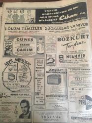 HÜRRİYET GAZETESİ 1 MAYIS 1966 YIL :19 SAYI:6465--Mehmet Turgut Küplere Bindi --Türkiye de Atom Silahlarının Tetiği Elimizde ---10 Kişinin tecavüz ettiği kadını Konyalılar buket vererek  uğurladılar ---Karadeniz de Rusların 95 Bin Tonajlık Deniz Kuvveti Var --Erkek delisi genç kız  Atlantiğin ortasında  meydana çıkarıldı --Bıçaklanan genç kanı aka aka kendini vuranı kovaladı ---Azılı hırsız ,bir  komiser iki polisin arasından sıyrılıp kaçtı ---Çingene kızını öpen arabacı 3 ay ceza yedi ---Kıskanç bir koca karısı ile aşığının kafalarını kesip komiserin masasına koydu ---Ferah Film : 1-Ölüm Temizler ,2-Sokaklar Yanıyor --Fenerbahçe -Beşiktaş --A.Gücü :6  İzm.Spor :1---Vefa 2-1 galip --Beykoz :1 Feriköy :1--PTT :3 Altay :0--DDY de Yüksek Dereceli 2 Memur Görevden Alındı --Lefkoşa da Rum Kesiminde Bir Bomba Daha Patlatıldı --3 Akraba genç hasımlarını öldürdü --