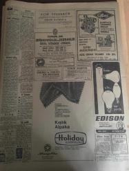 HÜRRİYET GAZETESİ 20 EKİM 1965 YIL :18 SAYI :6277--Demirel :Orduyu siyasete sokmak günahtır --7 senede 70 bin kilometre yol yürüyen Fransız İstanbul a geldi ---Ürgüplü :Hava Güzel Buyurup Gelsinler ---Hükümetin ilk işi genel af çıkarmak ---Bakiye oyların hesabında bir hata yapılmış --Maraş ta ki kaza da ölü sayısı 14 oldu --Sabıkalı hırsız ,otomobiline atlayan sivil polisleri iskele meydanında  beş dakika sürükledi ---Türk işçisinin tehlikeler  içinde Bulgaristan  dan kaçırdığı kız İstanbul da evlenmekten vazgeçti ---Bölükbaşı Gazetecilere Sitem Etti --Ümit Takımı Bugün Romanya ya gidiyor --Yenal ,Milli Takımdaki Değişiklikten Habersiz ---A Milli Takımızın son hazırlık maçını bugün  Gençlerbirliği takımı ile  yapıyor ---Yaramaz Mavruk Amerika  da alim oldu ---Çilli prenses Selameti kaçmakta buldu --