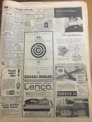 HÜRRİYET GAZETESİ 28 EYLÜL 1967 YIL :20 SAYI :6975--Memurların emekli aylığı yüzde 20 artıyor --Demirel Bakü dan Moskova ya hareket etti --Amerikalı erlerin hücumu karşısında pavyonlar gündüz bile  program yaptı ---Deniz kuvvetlerinin kuruluş yıldönümü törenlerle kutlandı --Arkadaşlarının nikahında Siren çalan trafik polislerine 25 er lira para cezası kesildi --Dansöz metresini öldürdükten sonra intihar etti --Türkiye de ilk defa bir  köpeğin  akciğeri diğer köpeğe takıldı ---Güney Kutup Seferine Peter Scott Başkanlık Ediyor ---Sanat Güneşimiz :Zeki Müren --Ümit takımı Romanya yı 2-1 yendi --Beşiktaş ın işi kolaylaşıyor --Mersin İ.Yurdun da huzur kalmadı --Adnan Süvari rövanş maçından çekiniyor --Üçüncü Türkiye Ligi Pazar Günü Başlıyor ---Bir köpek aşk yüzünden hırsız oldu --Amerikalılar vergisi çok diye Milli piyango bileti almıyor ---Jandarma dur  emrine uymayan kaçakçıyı vurdu ---Otobüs ile traktör  çarpıştı 3 ölü var --Kayseri -Sivas  yolu dün trafiğe açıldı ---