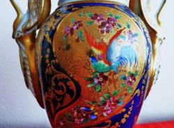 Limoges imzalı altın yaldızlı, el boyaması porselen kulplu vazo 19.Yy.  İmzalı Y:32cm