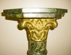 Çift yeşil malahit mermer kolon. Bronz işlemeli 120 cm.