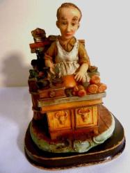 Capodimonte el boyaması kasap figürlü biblo Y:16cm.