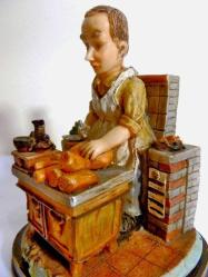 Capodimonte el boyaması kasap figürlü biblo Y:16cm.