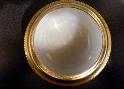 Bronz ayaklı mermer şekerlik. 19.Y.y Y:8,5 cm.