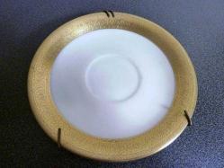 Porselen altın vermeyli tabak. İmzalı Ç:14,5 cm