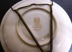 Porselen altın vermeyli tabak. İmzalı Ç:14,5 cm