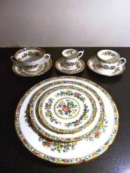 Coalport 1780 imzalı İngiliz porselen yemek  takımı. İmzalı. 19 Y.y. 98 parça