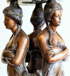 Bronz ampir heykel. Üç kadın figürlü.  Y:89 cm.  İmzalı. Ç:44 cm.