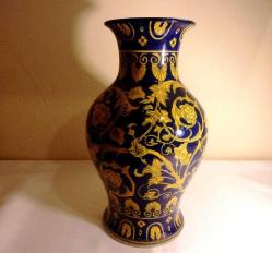 Porselen el boyaması İtalyan vazo. İmzalı. Y:35 cm.