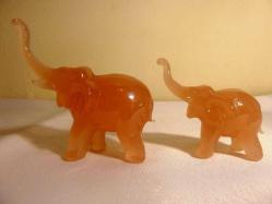 Murano camdan  üretilmiş 2'li fil serisi. Boyları:10cm ve 7cm.