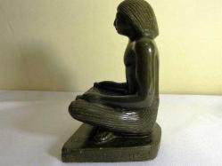 Mermer tozundan yapılmış eski Mısır tanrıçası heykeli. Y.18cm. Taban. 12.5x10cm.