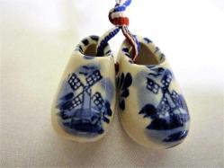 Porselen el boyaması küçük boy çift ayakkabı. Boy:3,5cm.