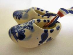 Porselen el boyaması küçük boy çift ayakkabı. Boy:3,5cm.