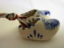 Porselen el boyaması küçük boy çift ayakkabı. Boy:3,5cm.